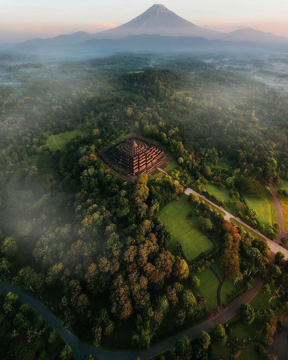 wonderfulid's tweet photo. Still following the @g20org Presidency of Indonesia? Don't miss out on the Ministerial Meeting on Culture, held on the 12th and the 13th of September 2022 in Magelang, Central Java, home to the iconic Borobudur Temple! 

📷IG: @/felgra_photography

#WonderfulIndonesia https://t.co/ogxx5M8N0p