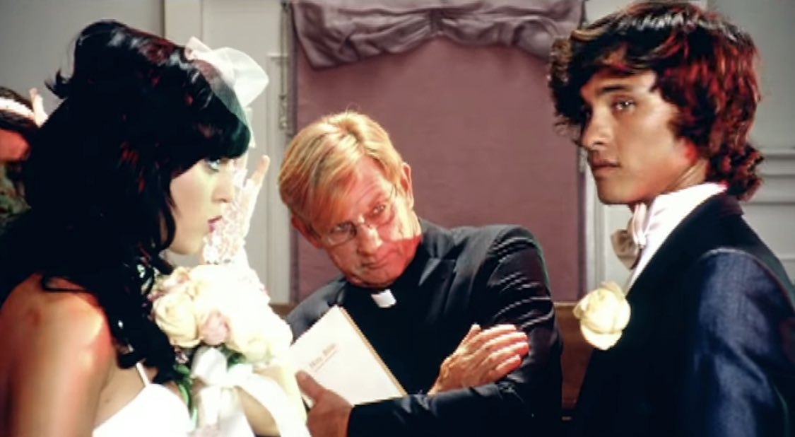 tracklist's tweet image. "Hot n Cold" - Katy Perry 
09/09/2008