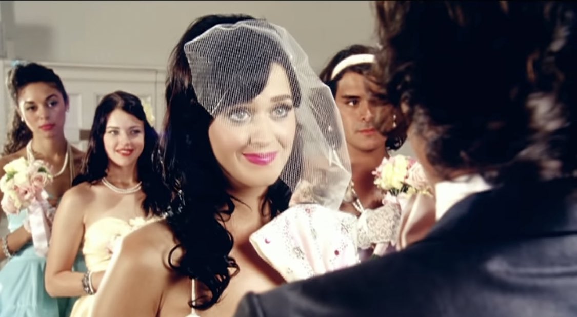 tracklist's tweet image. "Hot n Cold" - Katy Perry 
09/09/2008