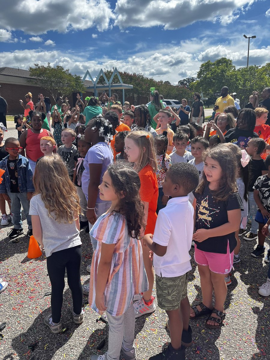 colorful_in_k's tweet image. House reveal today! Look at all my babies in Maadili🟧🟧🟧🥳🎊🎉 @EcoffElementary
