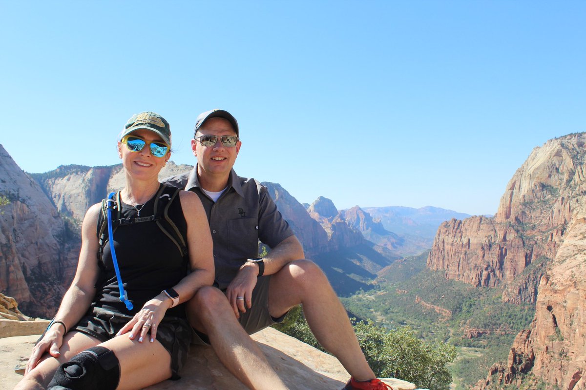MrsRossclass1's tweet image. Amazing hike to Angels Landing! @ZionNPS #SicEm #SicBYU