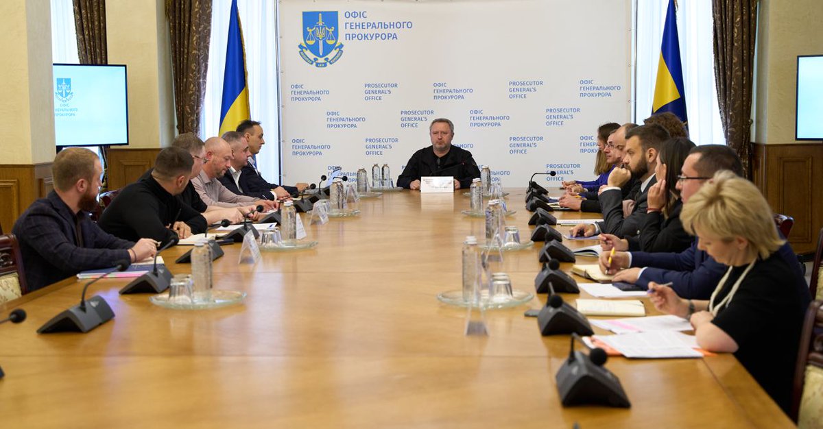 AndriyKostinUa's tweet photo. Відбулось перше засідання оновленої #TaskForceUA. Маємо нову команду, нові напрямки і завдання. Зокрема, переслідування не лише за воєнні злочини та злочин агресії, а й за підрив економічної стабільності держави. Такий підхід підтримують Task Force групи 🇪🇺 🇬🇧 🇺🇸 🇨🇦. 1/2 https://t.co/0QE7UZNK5F