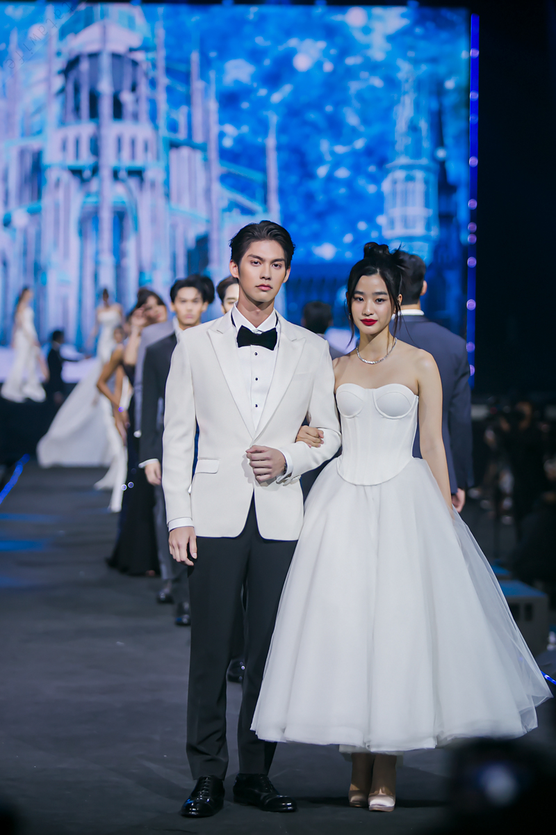 KarlTatawife's tweet photo. เซ็ตรันเวย์น้องไบร์ท หมดแค่นี้ละค่ะ ^^ #Mchoice2022 #bbrightvc @bbrightvc // ลัดคิวมาส่งการบ้านน้องไบร์ทเสร็จแล้ว ขอไปทำรูปส่งงานก่อนนะ 5555 https://t.co/oo1nsg36mf