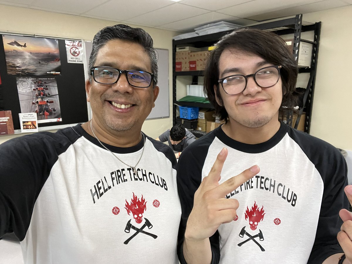 YsletaFire's tweet image. 🚨HOCO Twins Day, why not. Fire Tech Chief Rodriguez 🧑‍🚒aka Duchess of Fire and Duke Pablo.  @AnissaRod20 @ysleta_softball @YsletaHS #FireTechRules @YHSStuCo