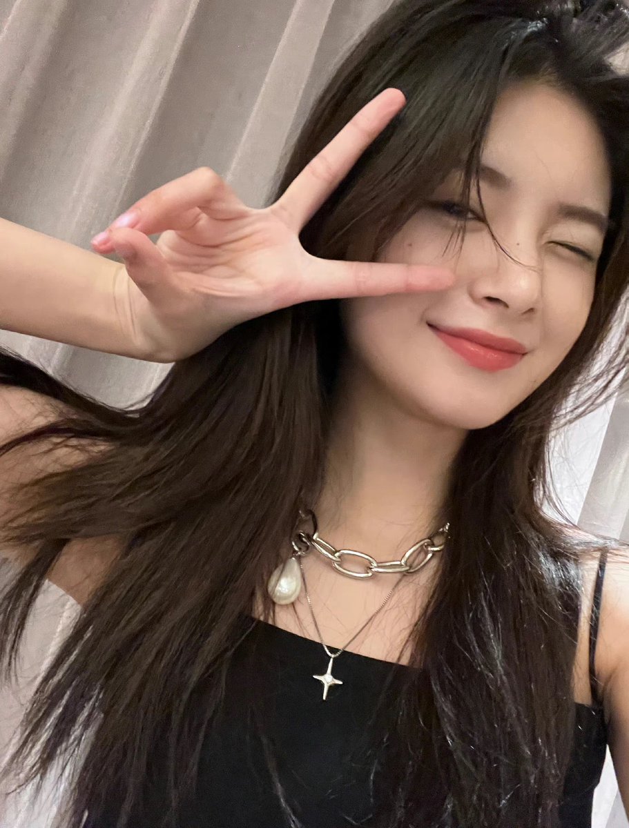 WEIBO - 220909✨ #Yiren #イロン #王怡人 #이런 #EVERGLOW #에버