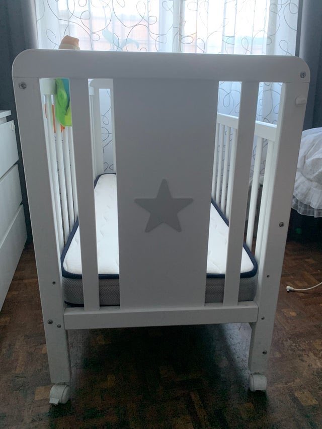 suid's tweet photo. Vendo "Cuna completa con colchón " en #wallapop https://t.co/K60LneGoiS https://t.co/2YOTIkbe0L