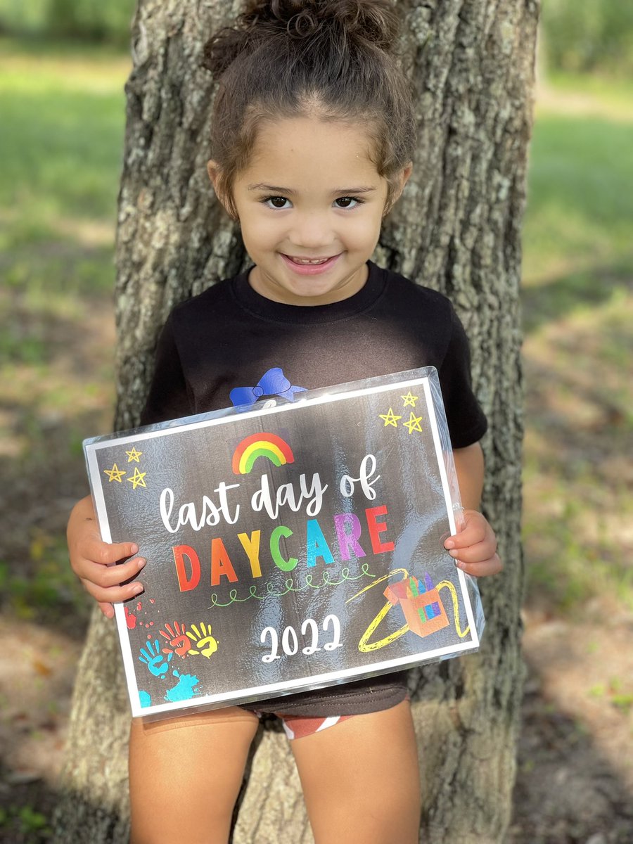 Norris_Kaleigh1's tweet photo. My baby is starting Pre-K soon (11/29) so they took pictures today and had a party since she’s moving daycares that work better with my work schedule 🥹 https://t.co/SyysY36StG