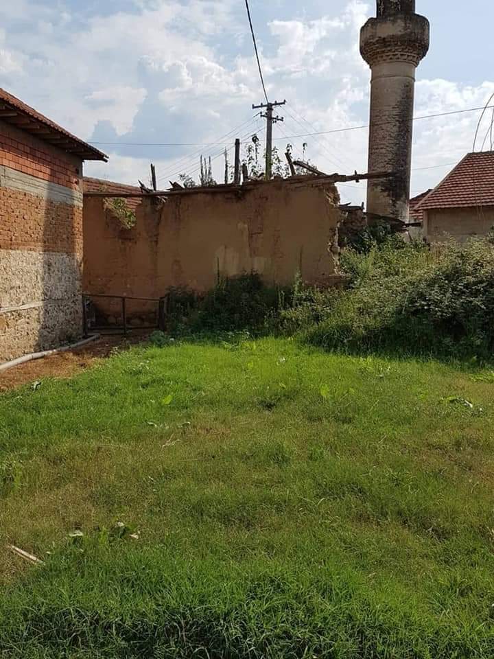 gokhnkaratas_73's tweet photo. Gözden uzak olan gönülden'de ırak olurmuş..
#Makedonya #Ustrumca'da Bosilovo Belediyesine bağlı Radovo köyünden üç asırlık ecdat yadigarınin hali.. https://t.co/vqCspggo24