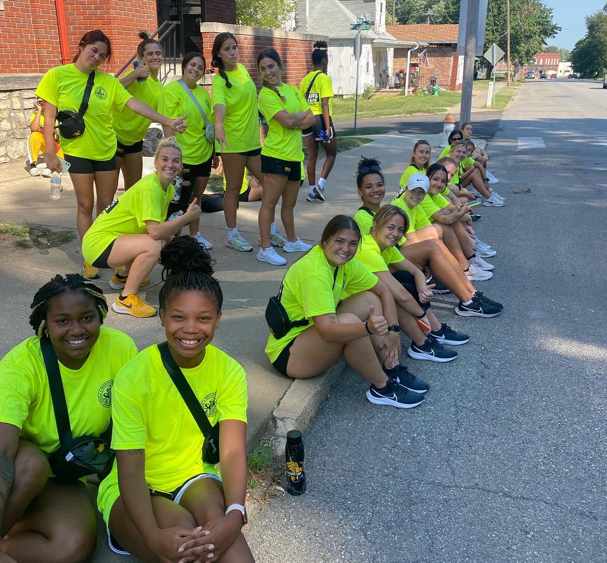 GriffonLax's tweet photo. Putting our Hard Hat Principles to work in the surrounding community and leaving this part of town better than we found it! #GriffsGiveBack https://t.co/7duEYzzLM0