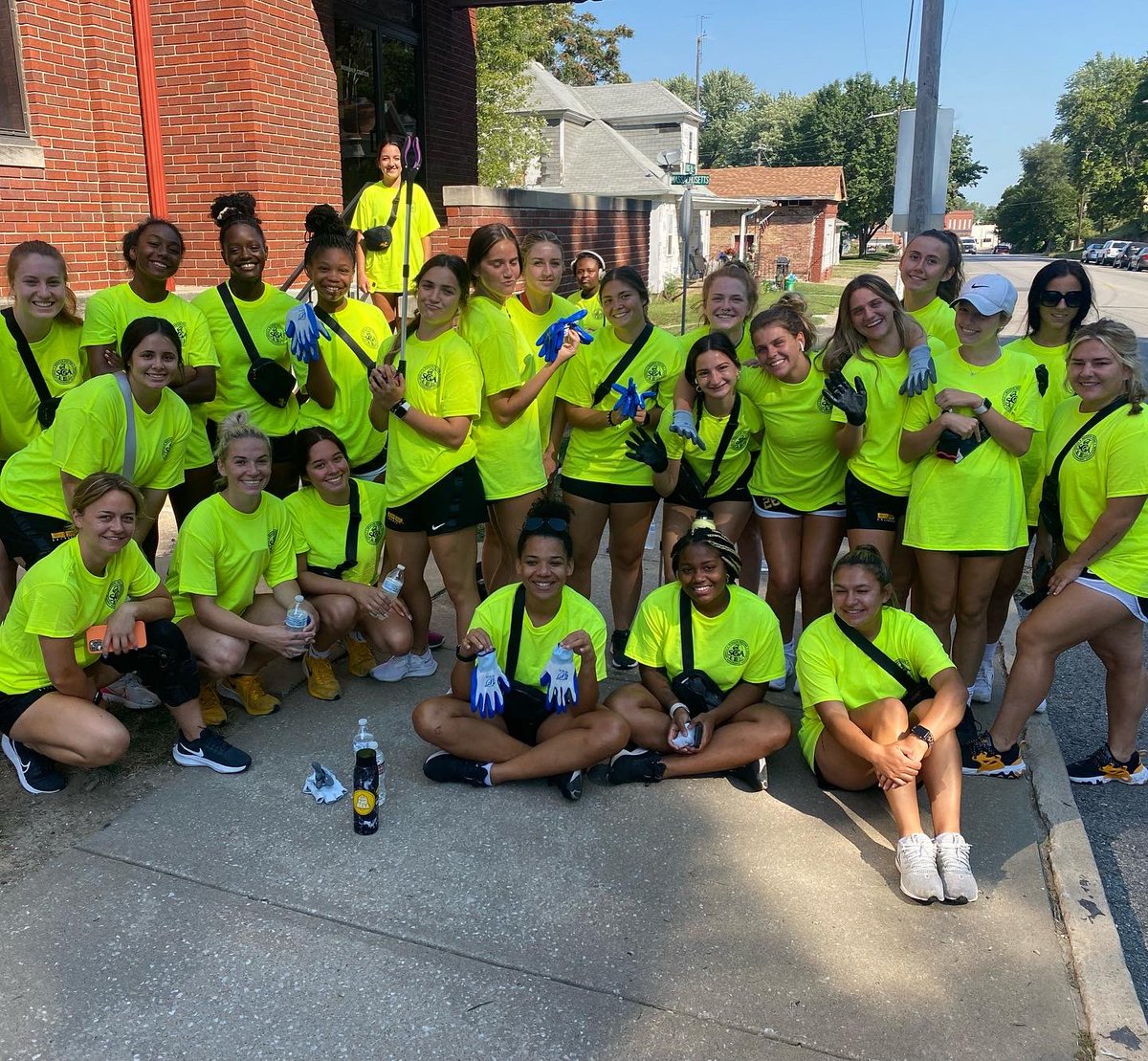 GriffonLax's tweet photo. Putting our Hard Hat Principles to work in the surrounding community and leaving this part of town better than we found it! #GriffsGiveBack https://t.co/7duEYzzLM0