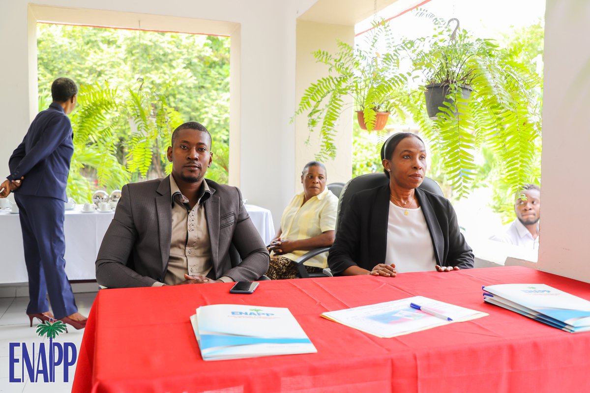 EnappHaiti's tweet photo. Retour en images sur le quatrième « #RendezVousdelENAPP (#RVE) », organisé le mercredi  31 Août 2022 à la salle de conférence de l'Enapp. Un remerciement spécial à notre intervenant, Monsieur @jemisil ; à notre modérateur, Monsieur  @EconomistDesimo ; et à nos participant·e·s. https://t.co/Mivq43v6tH