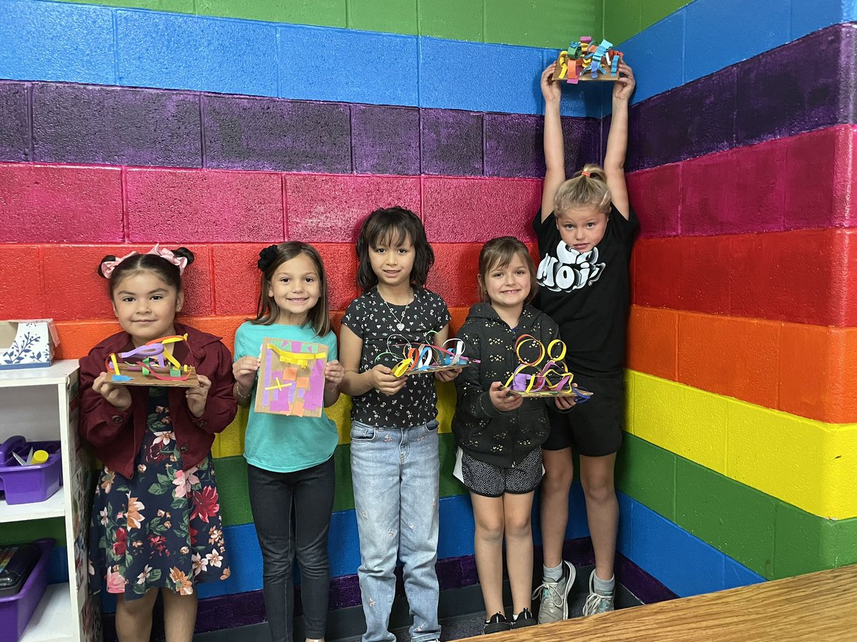 ARTClark3978's tweet photo. Officially finished now with our line sculptures in first grade!!! So proud. To the display case they go @MilamMagnet @ECISD_FineArts @Dorothy0rtiz #milammagnet #teamecisd @EctorCountyISD https://t.co/m5NHThMSJH