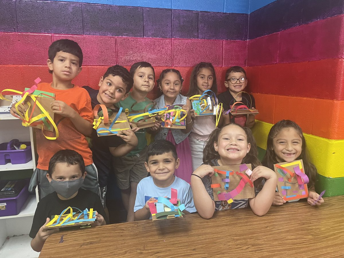 ARTClark3978's tweet photo. Officially finished now with our line sculptures in first grade!!! So proud. To the display case they go @MilamMagnet @ECISD_FineArts @Dorothy0rtiz #milammagnet #teamecisd @EctorCountyISD https://t.co/m5NHThMSJH