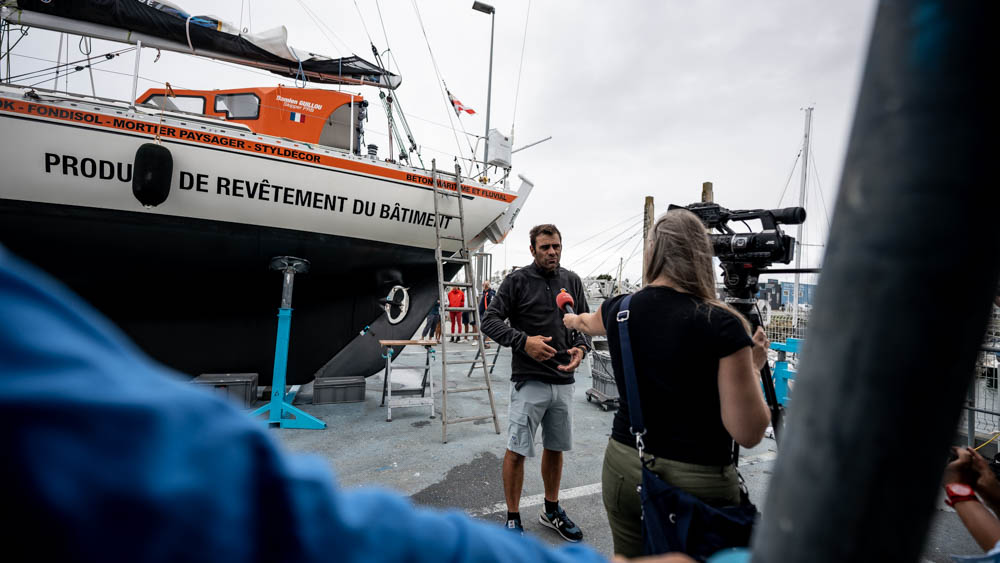 DamienGuillou_'s tweet photo. Il était un peu moins de 11 heures ce matin lorsque Damien Guillou a fait son entrée dans le chenal des Sables d’Olonne. 

🎞 Visionnez le clip récap du pit-stop de Damien : https://t.co/IPOWNvFGlw

Un nouveau départ en course est envisagé demain en fin d’après-midi

@ggr2022 https://t.co/t1ejZzOX7a