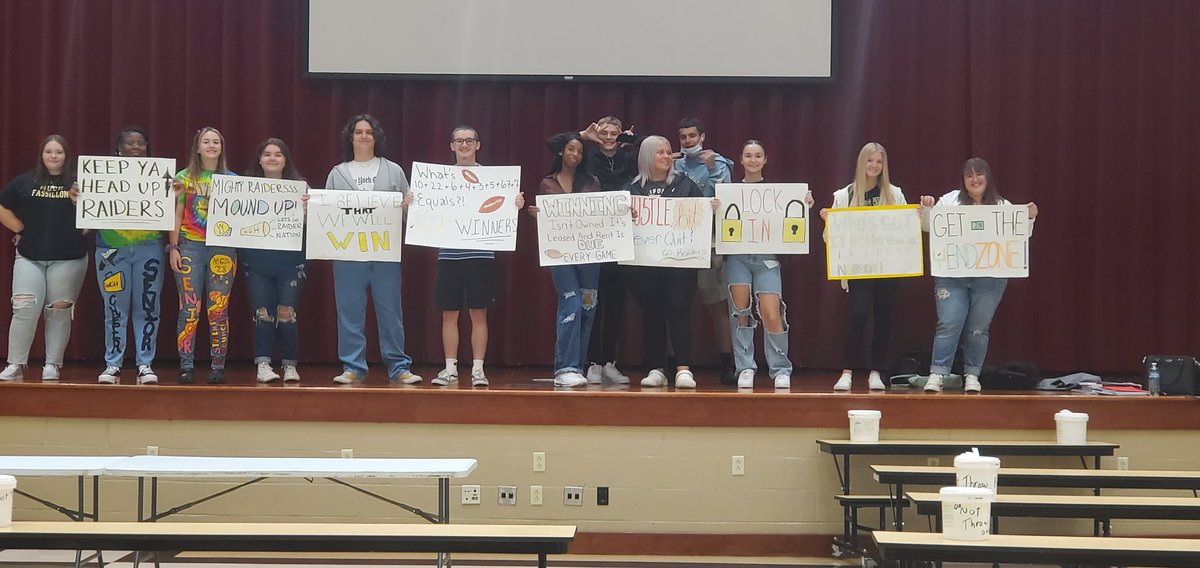 MrsRaptisWCS's tweet photo. Raider Pep Club sends off our Raiders to Massilon!🏈💛🖤 @CoachSArnold @warrenathletics https://t.co/03Y7EErWuG