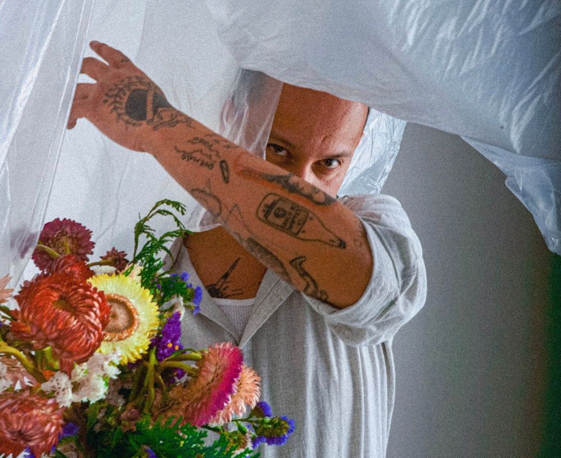 El sello independiente Devil In The Woods pondrá en circulación un compilado con temas de <a href="/LosBlenders/">Los Blenders</a>, <a href="/elshirota/">El Shirota</a>, <a href="/SgtPapers/">SGTPAPERS</a>, <a href="/ParqueDeCometas/">Parque de Cometas</a>, <a href="/axelcatalan/">Axel Catalán</a> y más proyectos de la escena emergente de nuestro país. bit.ly/3DbV2dK 🇲🇽🔥