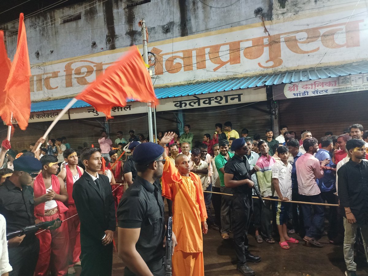SumitChavre's tweet photo. आज हमारे #पूर्णा जि #परभणी #महाराष्ट्र में @UPGovt के मा मुख्यमंत्री @myogiadityanath जी कि #गणेश अनंत चतुर्दशी पर निकली झाकि सभी का आकर्षण बनी🚩🧡
@narendramodi
@BJP4India
@BjpSarojini
@Dev_Fadnavis
@LakhanMalik1
#YogiAdityanath
#Sumit_Chavre
#Valmiki_Army https://t.co/OJHPfFJiD2