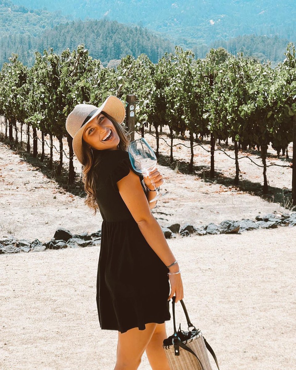 ¡Enamórate de California y visítanos este mes para celebrar el Mes del Vino en California en 
<a href="/VisitNapaValley/">Visit Napa Valley</a>!

Nuestros expertos en el #CaliforniaWelcomeCenter te ayudarán a elegir las mejores atracciones para tu viaje.
--
📷lizcerreto
<a href="/CrossBrdrXpress/">Cross Border Xpress</a> <a href="/VisitCA/">Visit California</a>