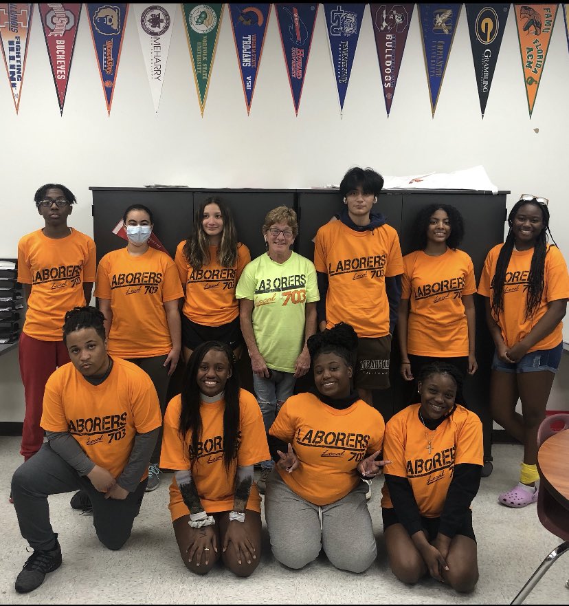 CentralMaroons's tweet photo. @Unit4Schools Labor Union 703 donated shirts and paraphernalia for students  to wear for AVID Wednesday! Thank you for investing in our kids. https://t.co/ka3CRCS1pw