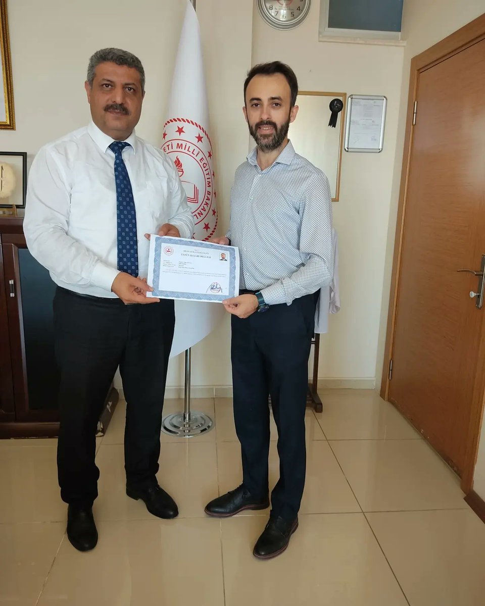 İlçemizde başarılı çalışmaları ile göz dolduran projelerden sorumlu öğretmenimiz Mustafa Talha Soysal ı Müdür yardımcısı olarak atanması dolayısıyla belge takdim ederek uğurladık. Yeni görev yerinde başarıların artarak devamını dileriz.