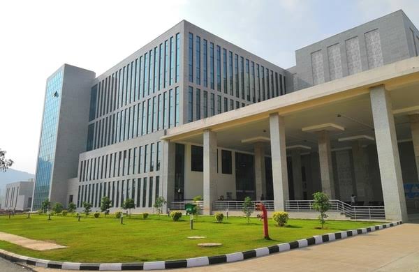 AndhraIndex's tweet photo. In 2014 the Central Govt decided to establish an All India Institute of Medical Sciences in Managalagiri. 

In October 2015 the AIIMS at Manglagiri was approved by the cabinet at a cost of ₹1,618 crore. https://t.co/z6QwTKCCsd