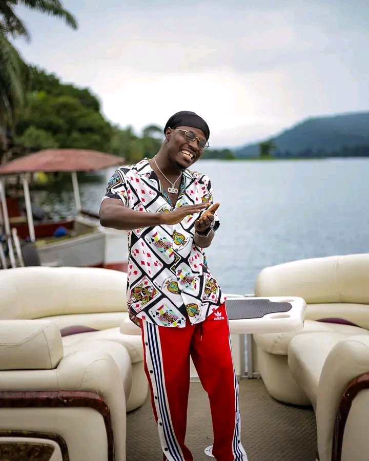 AlHussainRex's tweet photo. @FancyGadam Is an artist from the North who always uplift the image of his people, the region and Ghana as whole.
He has won several awards both international and local.
The is working on another project now after the release of Mmisami which featured @hajia4reall https://t.co/sxmvoKUIcK