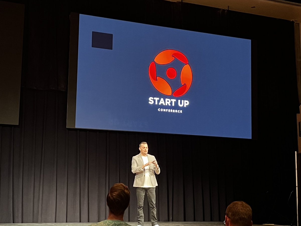 Robert De Los Santos tweet media