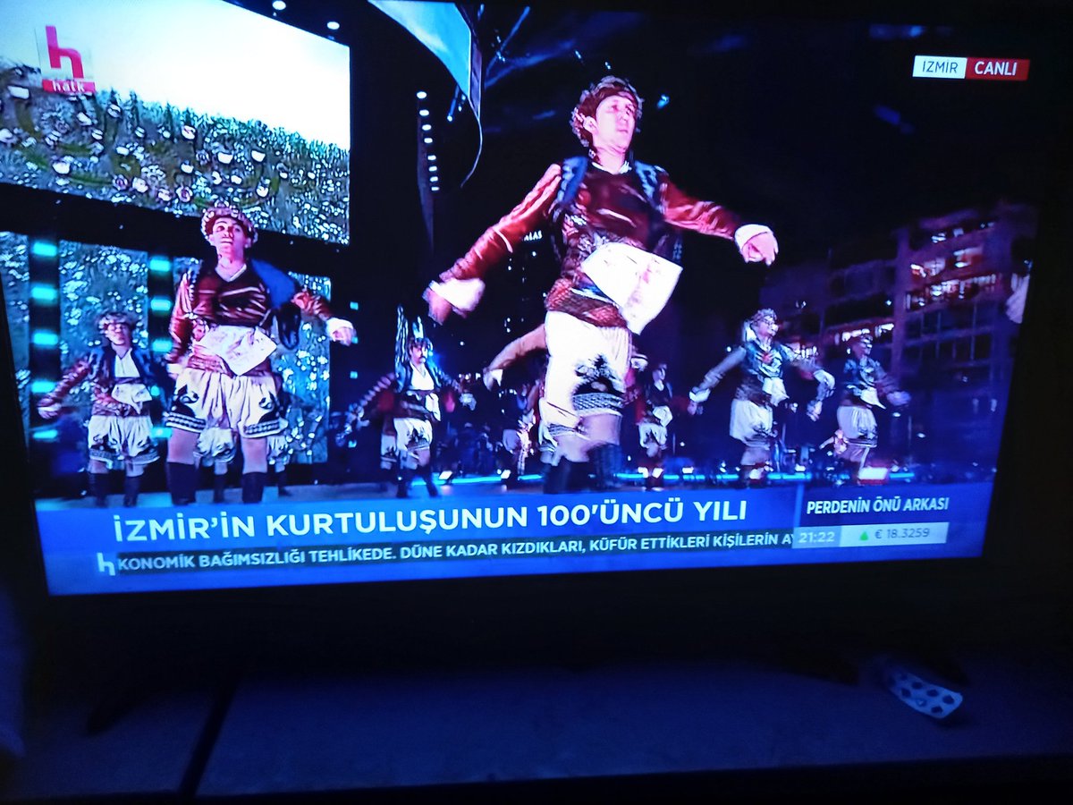 farelerkediler's tweet photo. CHP'NİN BELEDİYELERİ OLMASAYDI NEFES BİLE ALAMAZDIN TÜRKİYE 
❤❤❤🧡🧡🧡🧡💜💜 https://t.co/iN3LfdSooZ