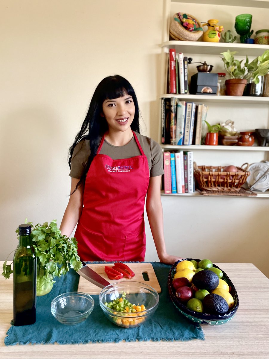 StudentCupboard's tweet photo. Wellness is a journey and finding what works for YOU is the first step. For Claudia that means being in the kitchen. 

Join her in the kitchen during our first-ever Wellness Retreat on Saturday, September 24. 

Learn more and apply at https://t.co/9Ss121JY3T by September 14. https://t.co/GFsCfB7zGu