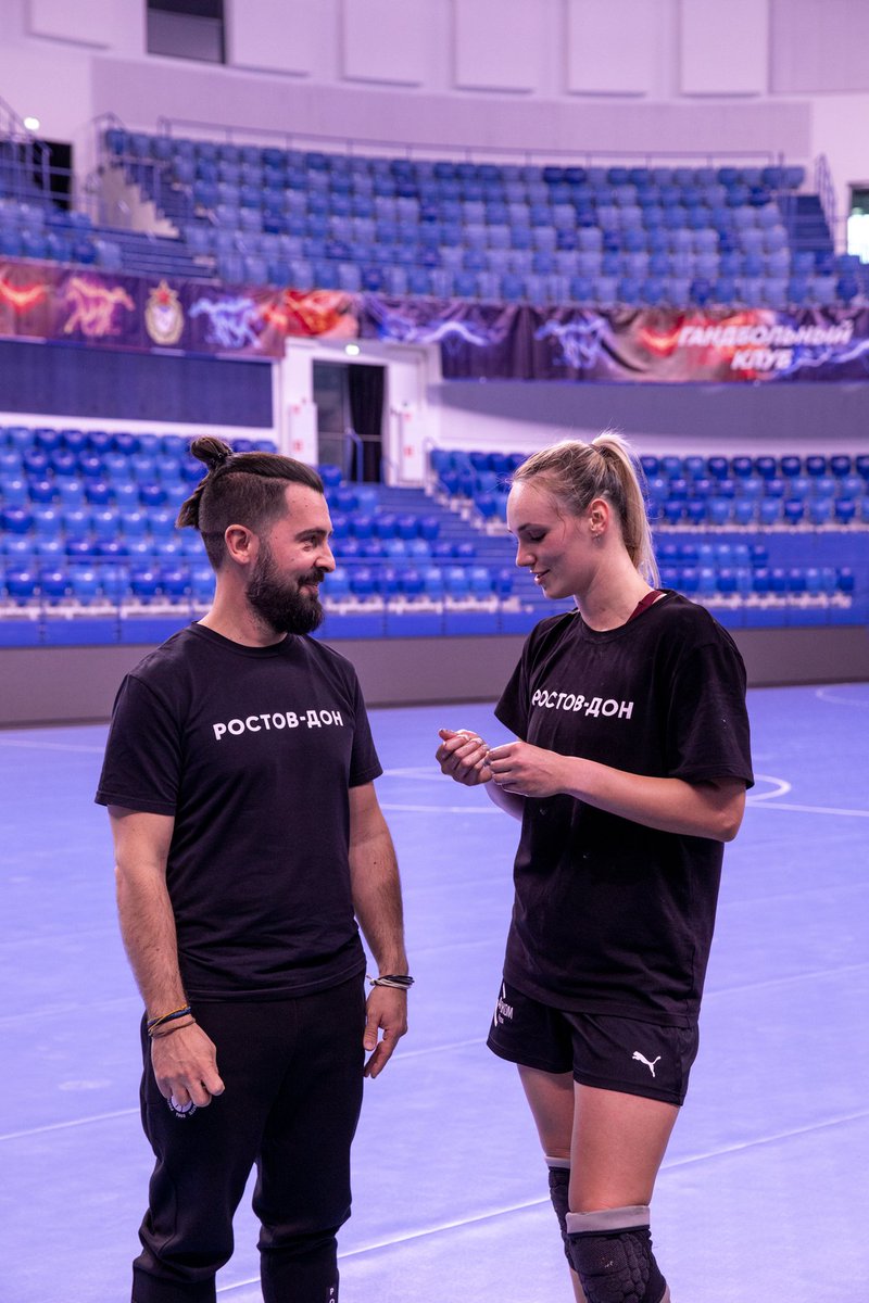 rostovhandballe's tweet photo. 📸 Today evening we had a training in the Arena Dynamo! Get the photos 😄✌
Already tomorrow we'll fight for the Russian Supercup 2022 🏆
#rostovhandball #МыРазныеГородОдин #ComingForVictory #weareheretowin https://t.co/K2y3Ec1Vem