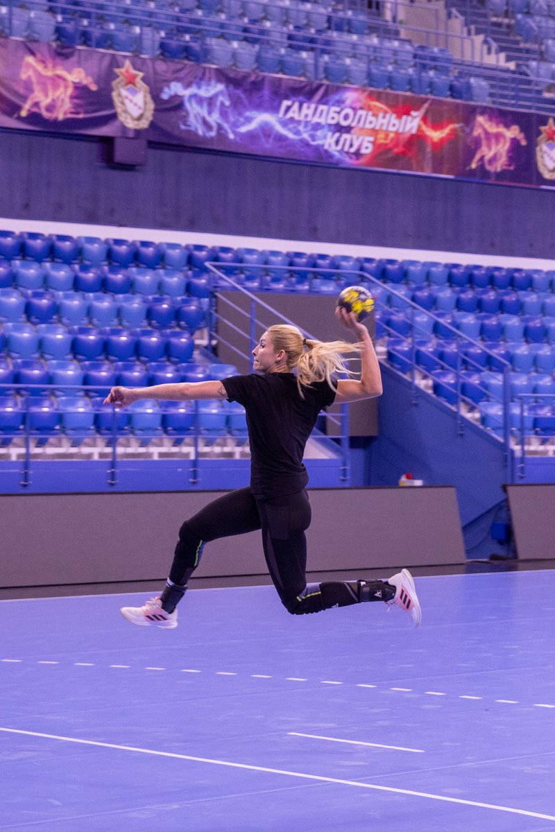 rostovhandballe's tweet photo. 📸 Today evening we had a training in the Arena Dynamo! Get the photos 😄✌
Already tomorrow we'll fight for the Russian Supercup 2022 🏆
#rostovhandball #МыРазныеГородОдин #ComingForVictory #weareheretowin https://t.co/K2y3Ec1Vem