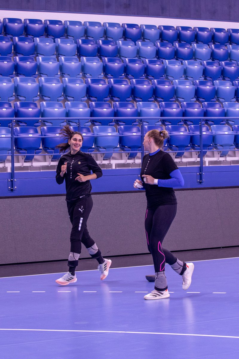 rostovhandballe's tweet photo. 📸 Today evening we had a training in the Arena Dynamo! Get the photos 😄✌
Already tomorrow we'll fight for the Russian Supercup 2022 🏆
#rostovhandball #МыРазныеГородОдин #ComingForVictory #weareheretowin https://t.co/K2y3Ec1Vem