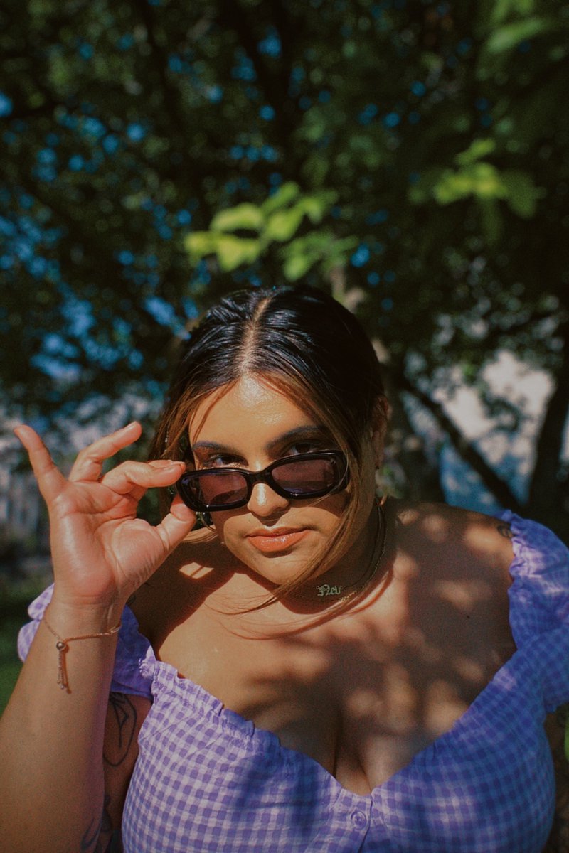 "Así Es La Vida is about the moment when you’re tired of being tired..."

We heard from Chicago-based artist @nevrosaless for the first time since 2020 about her new single, her Latin-R&amp;B fusion &amp; her journey to self-confidence.

Read the interview below:
vocalo.org/nev-2022-featu…