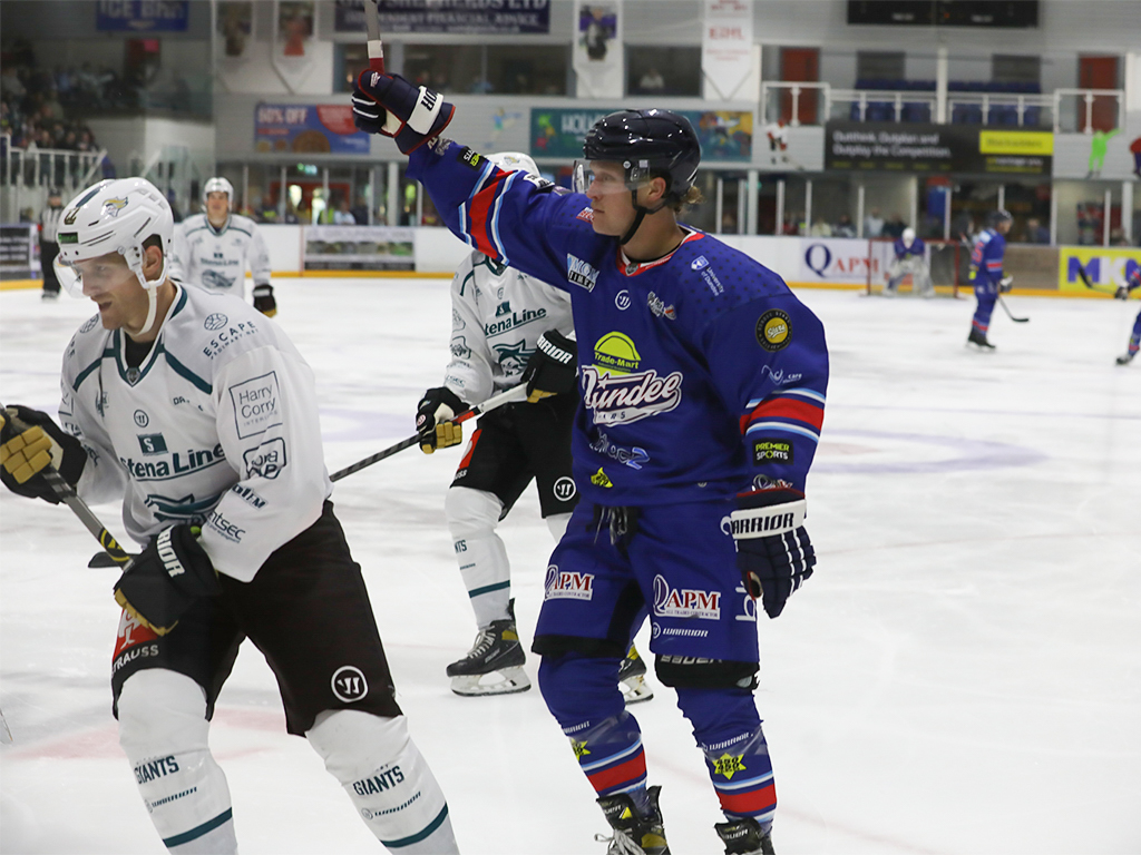SCORING STARS READY FOR MORE DERBY ATMOSPHERES

👉dundeestars.com/scoring-stars-…

📸 Derek Black

#COYStars #NewEra