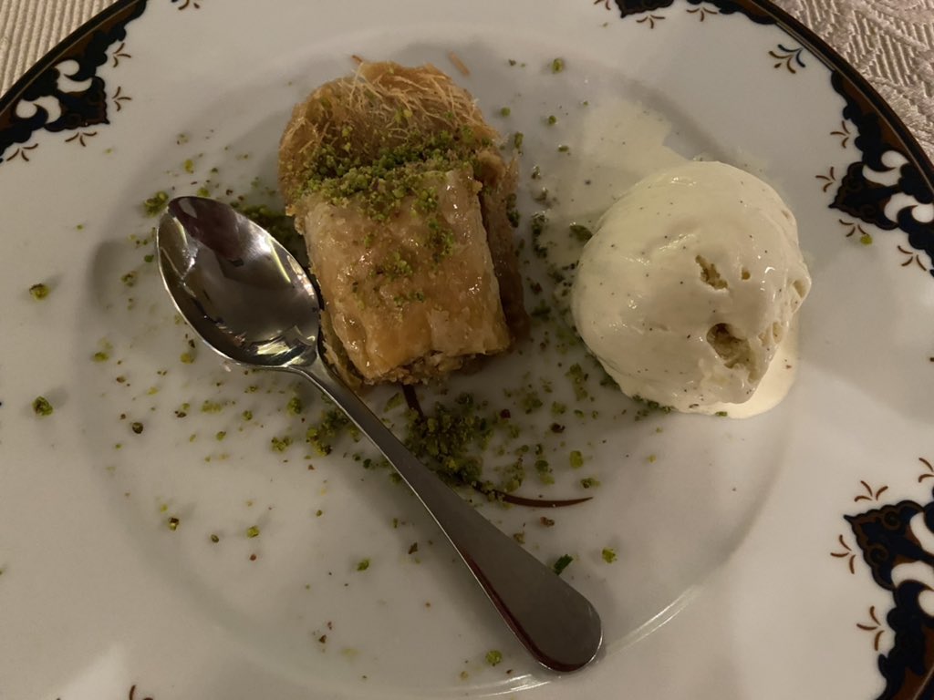 iamths1973's tweet photo. We feasted soooo very well &amp; stylishly. 😋 Delicious. #Lalezar https://t.co/aYJKwNRYrH