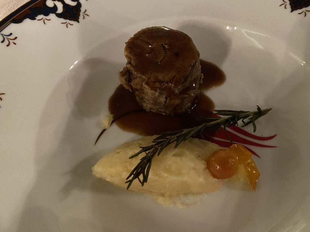 iamths1973's tweet photo. We feasted soooo very well &amp; stylishly. 😋 Delicious. #Lalezar https://t.co/aYJKwNRYrH