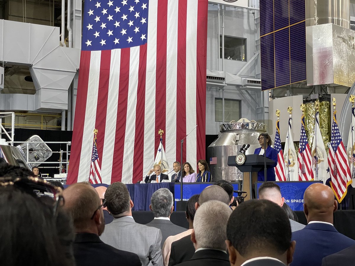 Vanessa Wyche welcomes the VP and Space Council! Great day#aiaa