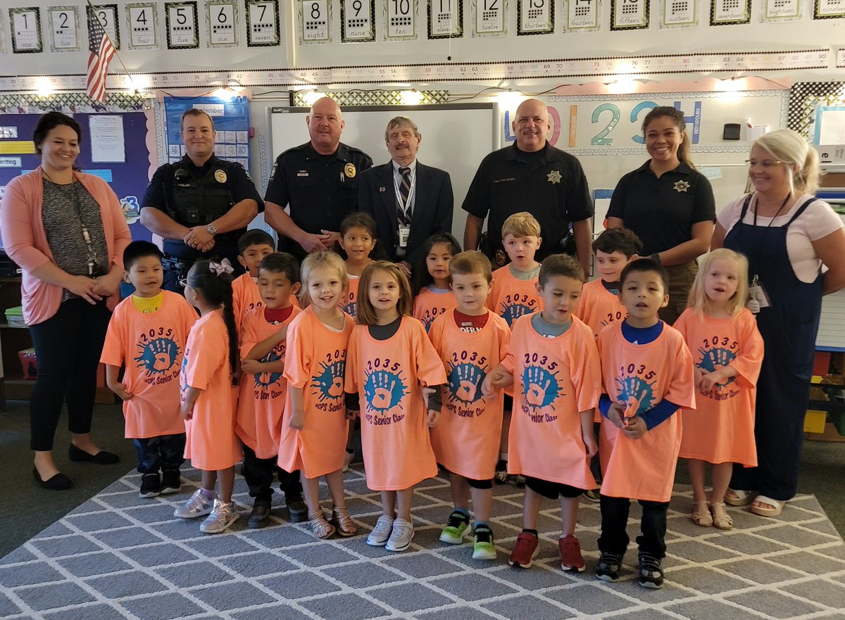 Wildcats_Prin's tweet photo. Dana would like to thank Sheriff Griffin, his staff members: Tim, Johnny, Stephanie and SRO Folen and School Board Member Mr. Bridges for celebrating our Kindergarten class of 2022. They helped distribute the class of 2035 t-shirts! Go Grads-13 years! #danaleads22 #HCPSNC https://t.co/tGAUYVwSK4
