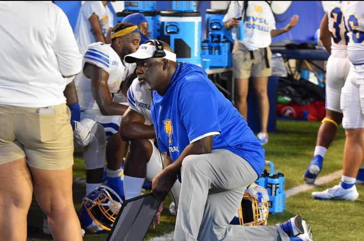 BU_O_line_Train's tweet photo. Every OL Coach know this look. Question: Who’s lined up where. 
LT: I had a 4i and a 6 on the TE
RG: I had a G and 3Tech
C: I had a Shaded Nose and Guy in the gap
LG: Coach I swear he was a Loose 3 and a guy on my inside 
RT: A Ghost 9 and a 4i
Me looking WTH that’s 10 dlinemen https://t.co/nnAJQuXObT
