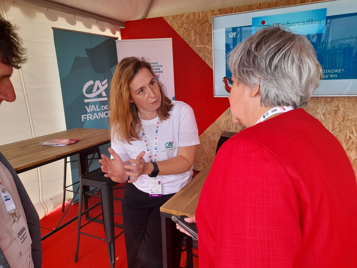 vcoppensmenager's tweet photo. En attendant la table ronde présidentielle, l'occasion pour moi d'aller à la rencontre des entreprises pour échanger et présenter nos dispositifs pour faciliter les recrutements : actions #TousMobilisés, immersions pro...
@CreditAgricole @CA_Centre_Loire https://t.co/gI6hfJyxtL