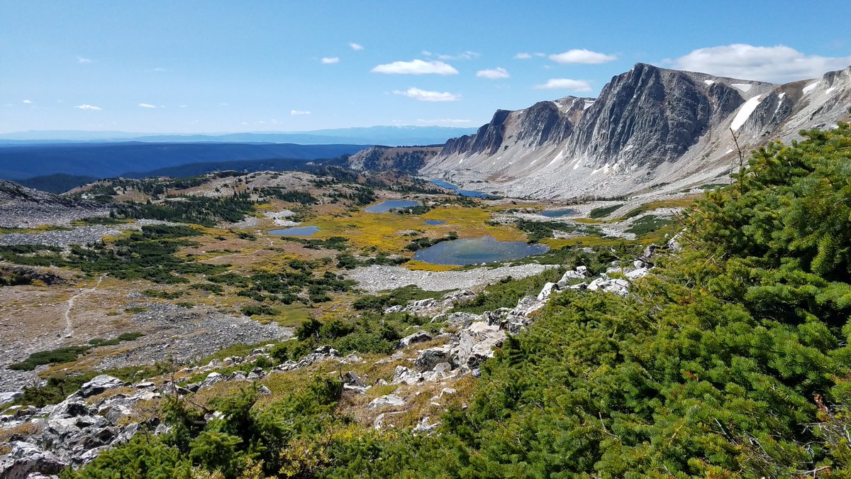 WyGeoSurvey's tweet photo. The Snowy Range Scenic Byway is a beautiful mountain drive alternative to nearby Interstate 80. It gets its name from its white #Precambrian #quartzite rock and glistening #snowfields. #Rocks in this mountain range are 1.5–2.5 billion years old. 1/2 https://t.co/jFI4F7u77l