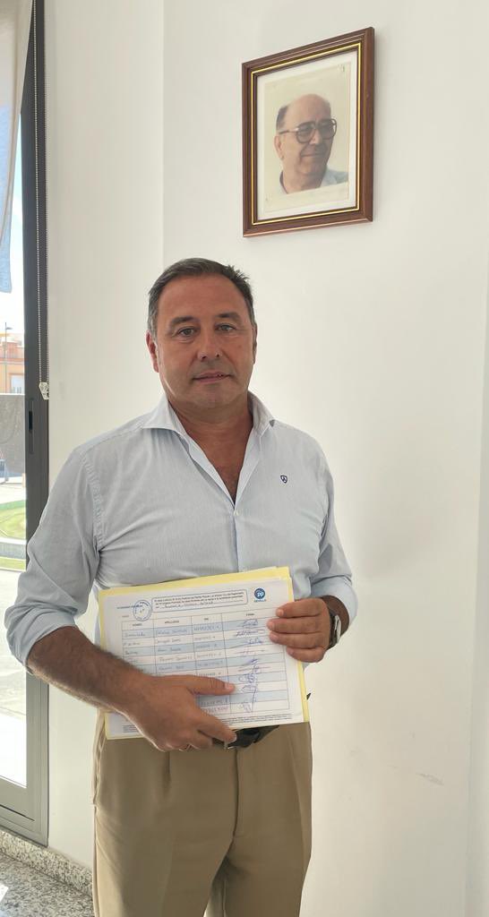 RicardoS2019's tweet photo. En mi pueblo nació todo cuando decidí presentarme a la alcaldía de #MairenaDelAlcor. Hoy vivo un momento de gran emoción al recibir de mis compañeros maireneros sus avales para mi candidatura a la presidencia del @PPdeSevilla
Mi padre, siempre presente en nuestra sede, es mi guía https://t.co/zOtuGITSeA