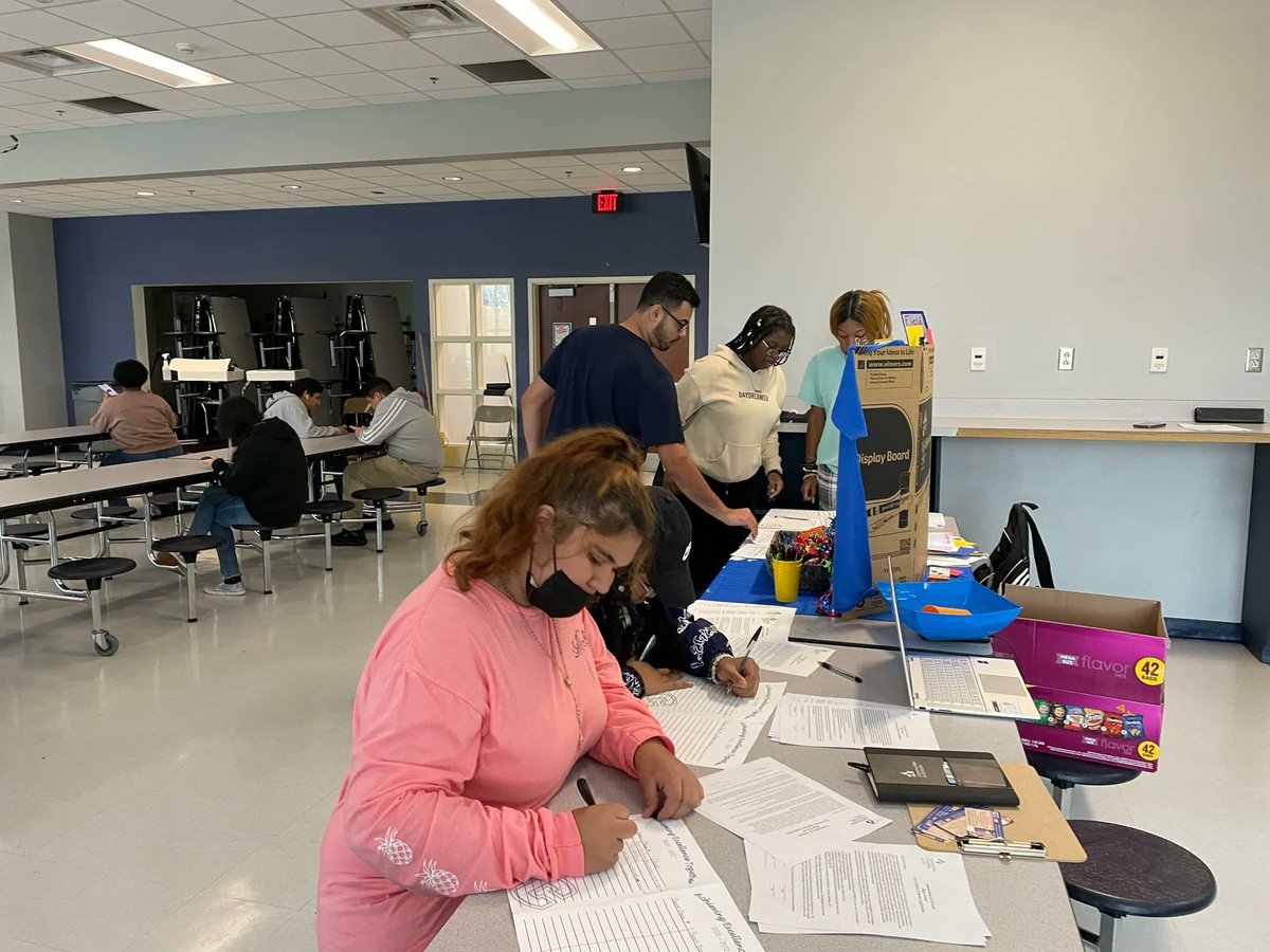 HPCHighSchool's tweet photo. Communities in Schools helping advise our youth. A communityโs work is never done. Thank you Mrs. Liliam @hettenm @HPC_SGA #communitiesinschool #shapingourfuture https://t.co/tfeCSO5XWk
