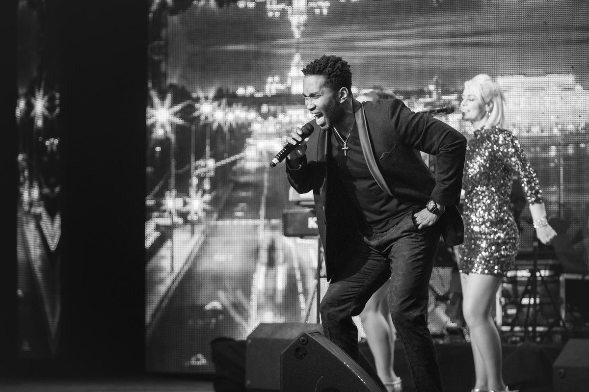 💃 Our team are back on the road with @endless_love_show this weekend. 💃

Media Source: instagram.com/p/CU5o5rQoKTU/⁠

#endlesslove #lionelrichie #dianaross #lovesong #tributeshow #motown #theatrelighting