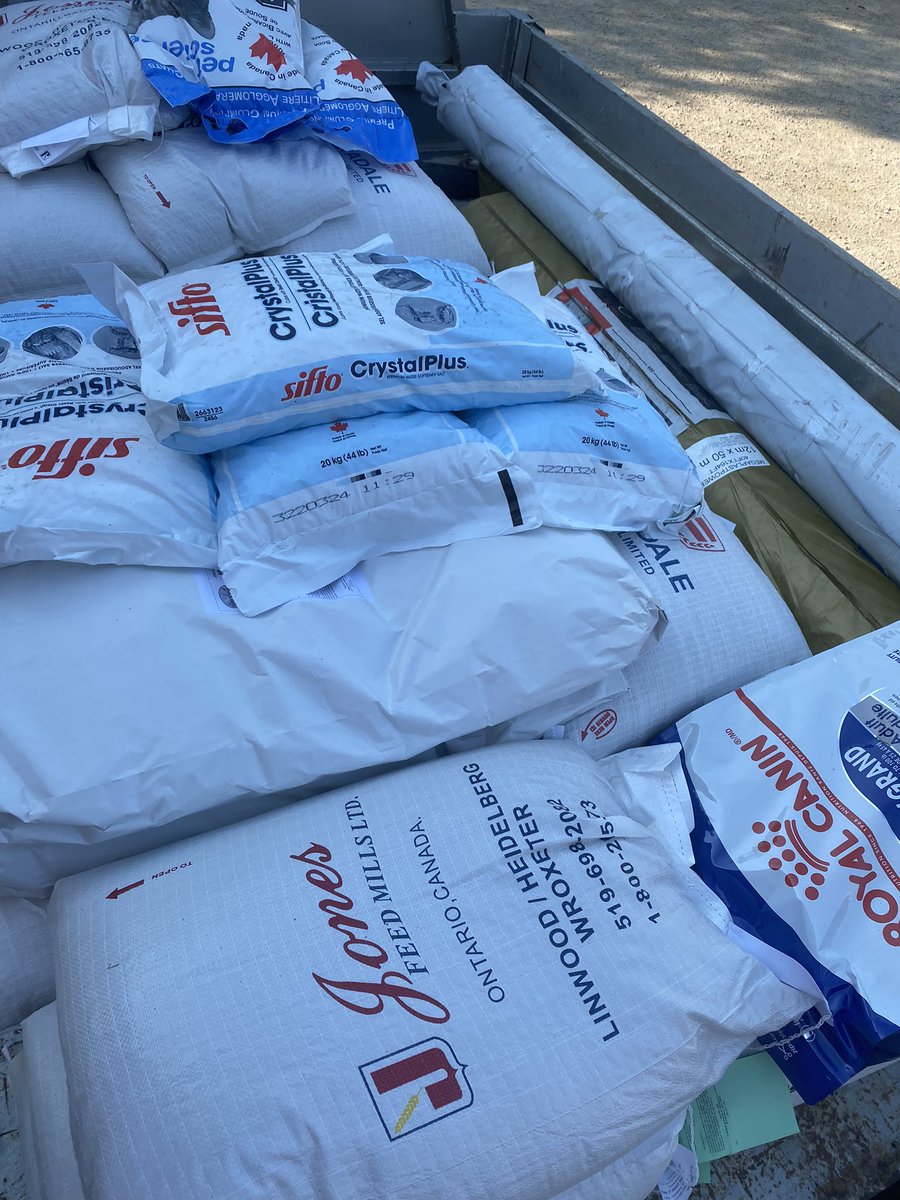 stonekreekfeed's tweet photo. Loaded and headed out! 🚚
Variety of products headed out this beautiful Friday morning ☀️
🐄🐕🐓🐐🥩🥚🧂🌽
#SupportLocal #FamilyBusiness #mompreneur #GreyBruce #OntAg #MadeInGrey https://t.co/VSo4DZCRA8