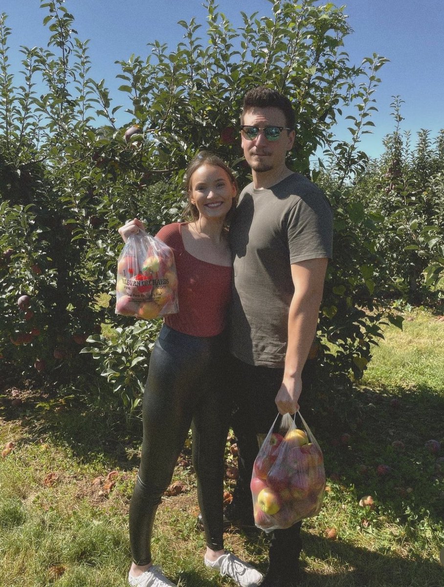 MilburnOrchards's tweet photo. Fall Festival, U-Pick Apples, Awesome Apple Pancake Breakfast, &amp; U-Pick Berries &amp; Grapes! BUSHELS OF FUN for friends and family all weekend! Learn more &amp; buy tickets: https://t.co/WAWl6G5VpU https://t.co/nWMvRUOOS5