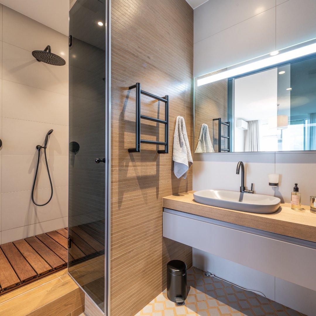 MMMortgageMan's tweet photo. Bathroom design is always evolving. Check out the latest styles, vanity looks, spending habits, and more from the 2022 U.S. Houzz Bathroom Trends Study.

https://t.co/zGycN6K6Zd

#HelpingPeople #ChangingLives #HomeRenovationsTips #Bathrooms https://t.co/LxeBliOjWH