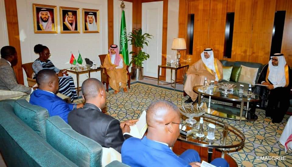 BurkinaMae's tweet photo. Riches échanges à #Riyadh entre SE Madame #OliviaRouamba & son homologue saoudien, Altesse #Faycal Ben Farhan Ben Abdallah Al-Saoud. Ils ont, entre autres, salué la qualité de la coopération entre les deux pays & ont convenu d'œuvrer au renforcement de celle-ci. @KSAmofaFRA https://t.co/1SlovkOdE4