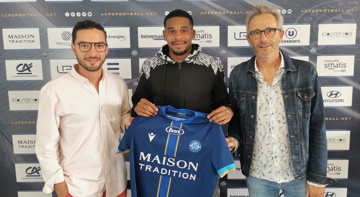 ⚽Suite au départ de Belkorchia, nous avons le plaisir de vous annoncer la signature de #YohanMarmot, 23 ans. En provenance du FC Bastia Borgo, notre nouveau latéral gauche a disputé près de 50 matchs de National. #BienvenueYohan #National2 #Saison20222023 #ACFC 🔵⚪️