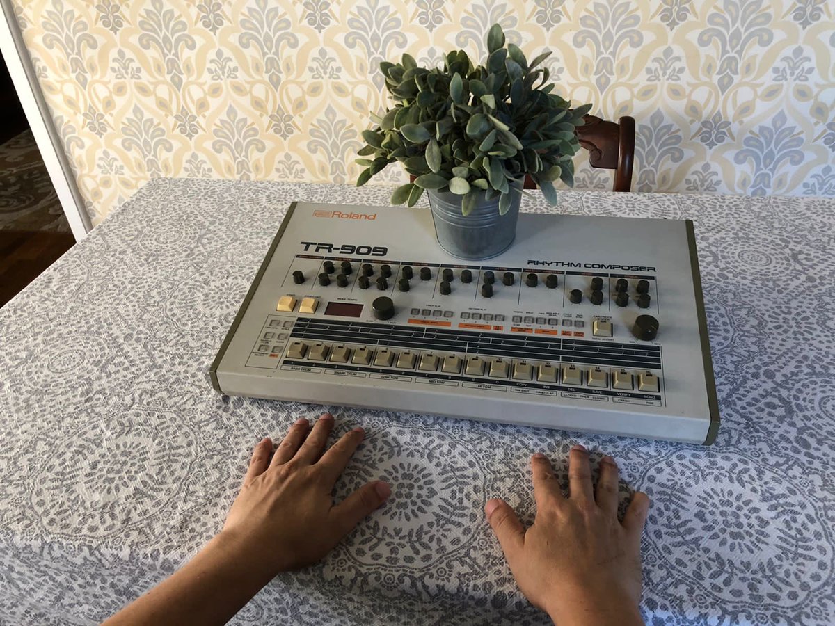 909 day
#tr909
#roland #drummachine